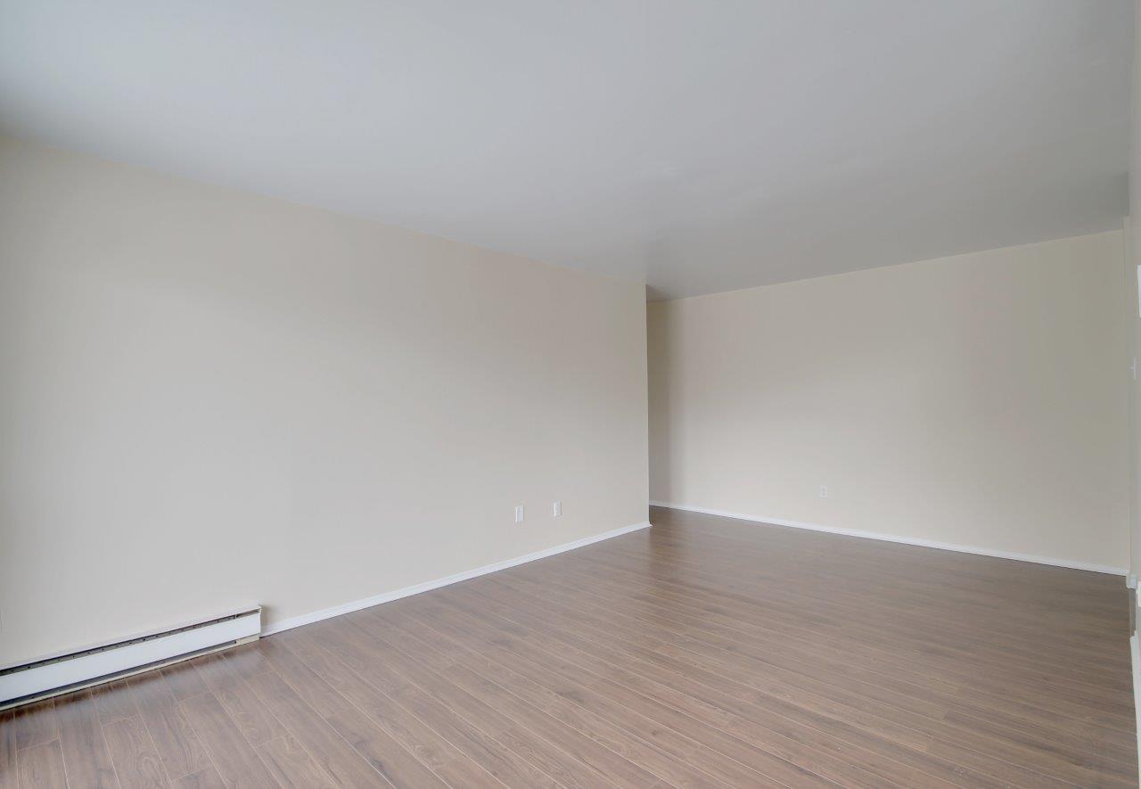2 bedroom Apartments for rent in Pierrefonds-Roxboro at Le Palais Pierrefonds - Photo 02 - RentersPages – L179181