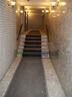Junior 1 bedroom Apartments for rent in Notre-Dame-de-Grace at Tour Girouard - Photo 01 - RentersPages – L2078