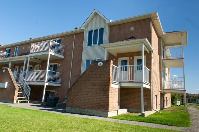 2 bedroom Condos for rent in Gatineau-Hull at 2-16 Soeur Jeanne Marie Chavoin - Photo 01 - RentersPages – L400136