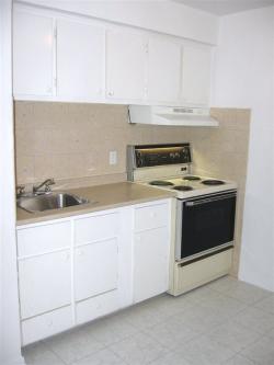 Studio / Bachelor Apartments for rent in Pointe-aux-Trembles at 13900-13910 Sherbrooke East - Photo 02 - RentersPages – L1195