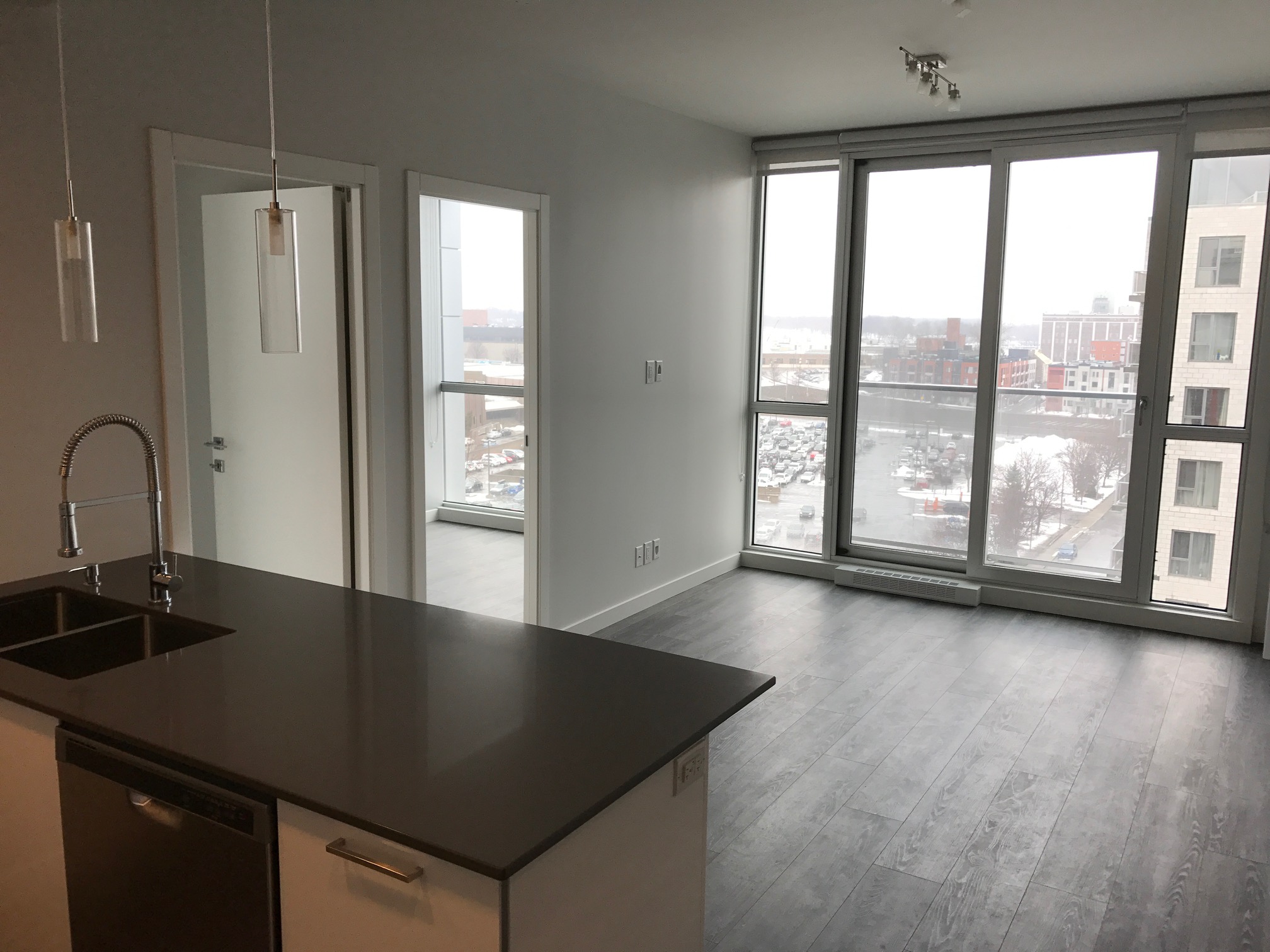 luxurious 2 bedroom Apartments for rent in Montreal (Downtown) at Le Rubic - Photo 06 - RentersPages – L198458