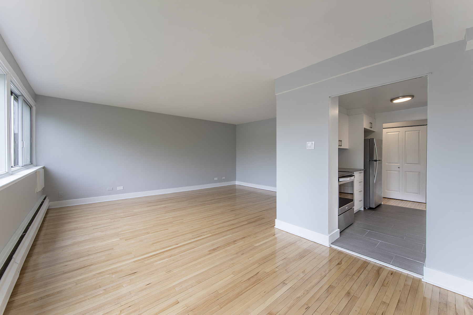 2 bedroom Apartments for rent in Cote-St-Luc at 5765 Cote St-Luc - Photo 02 - RentersPages – L401533