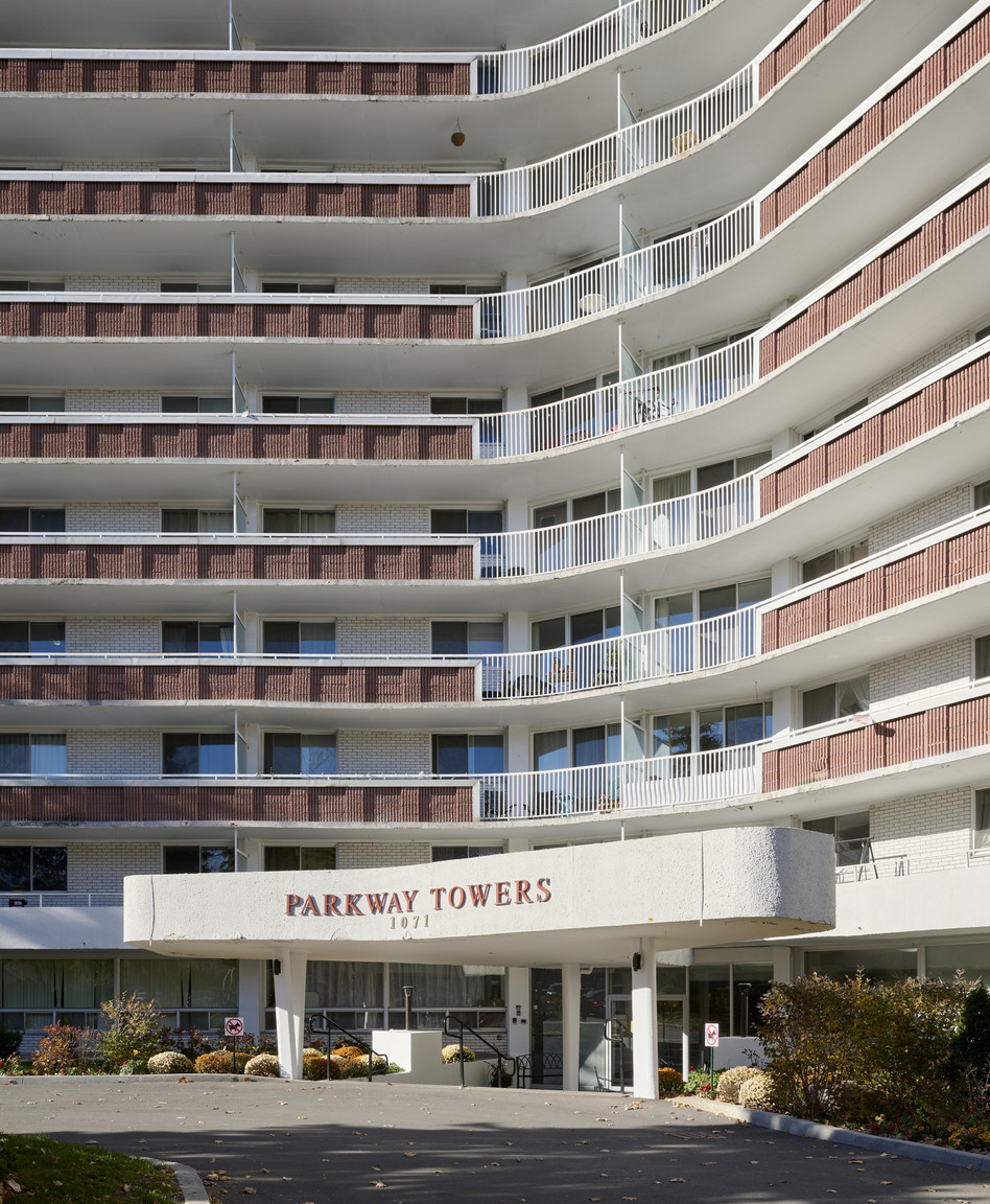 1 bedroom Apartments for rent in Ottawa at Parkway Towers - Photo 01 - RentersPages – L402254