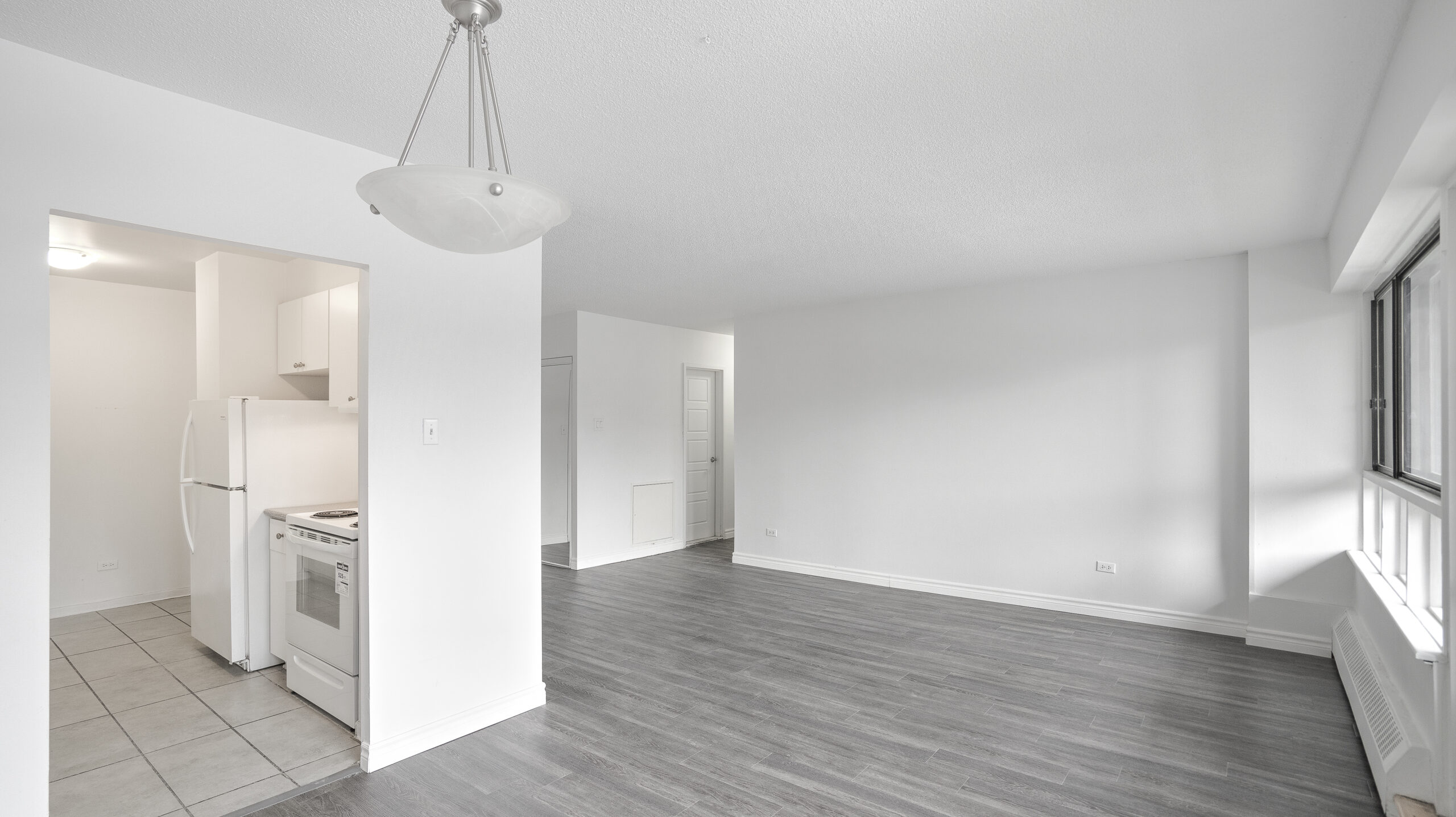 2 bedroom Apartments for rent in Town of Mount-Royal at Parc Royal - Photo 08 - RentersPages – L416153