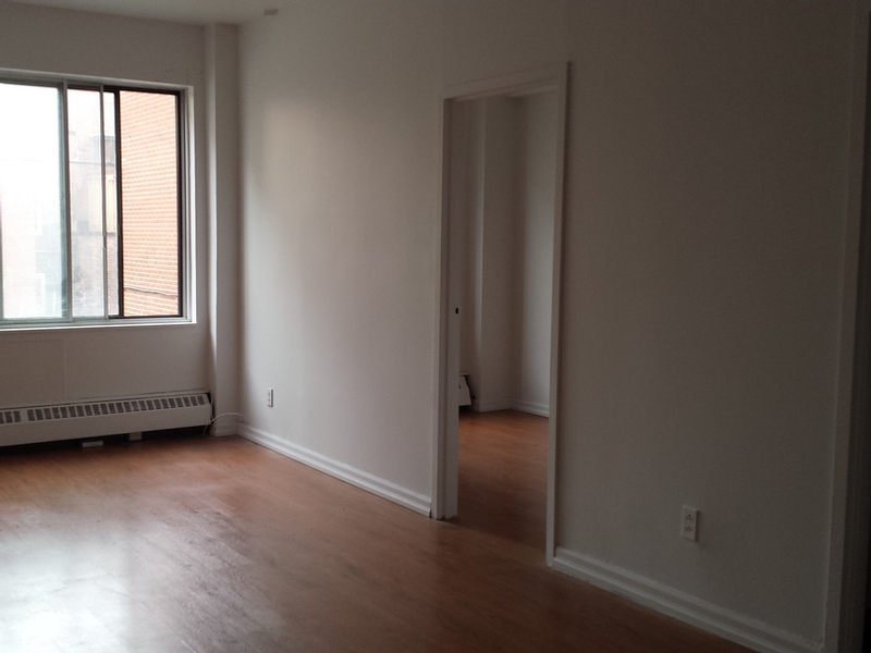 Studio / Bachelor Apartments for rent in Montreal (Downtown) at Le Durocher - Photo 02 - RentersPages – L7383