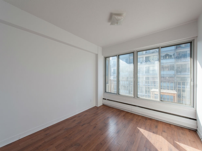 Studio / Bachelor Apartments for rent in Montreal (Downtown) at Le Barcelona - Photo 03 - RentersPages – L168312