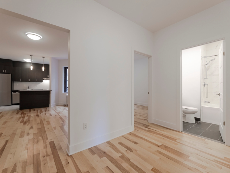 3 bedroom Apartments for rent in Montreal (Downtown) at De la Montagne - Photo 05 - RentersPages – L412884