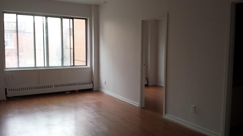 1 bedroom Apartments for rent in Montreal (Downtown) at Le Durocher - Photo 01 - RentersPages – L7384